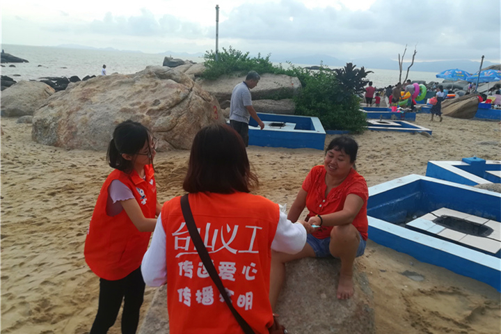 廣東省各地紛紛組織“不留白色污染”環(huán)?；顒?dòng)慶“七一”